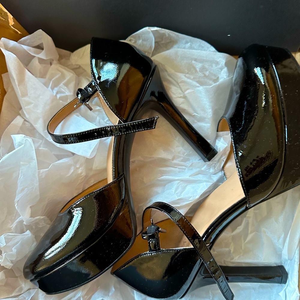 Naturalized Heels Crissy black NEW Size 7.5 M